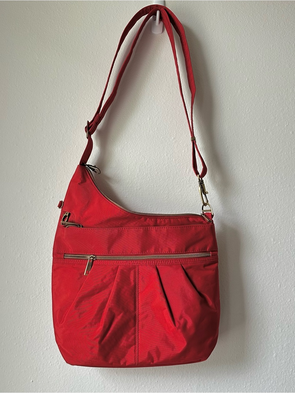 Travelon// Anti-Theft Messenger Crossbody Organizer Bag Dark Orange
